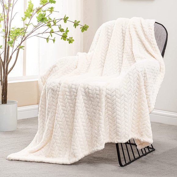Cream White Knit Jacquard Weave Pattern Decorative Warm Flannel Couch Blanket - Picture 2 of 16